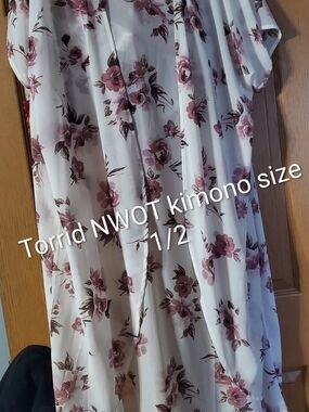 torrid Cream Kimono Tunic with Dusty Rose Floral Print